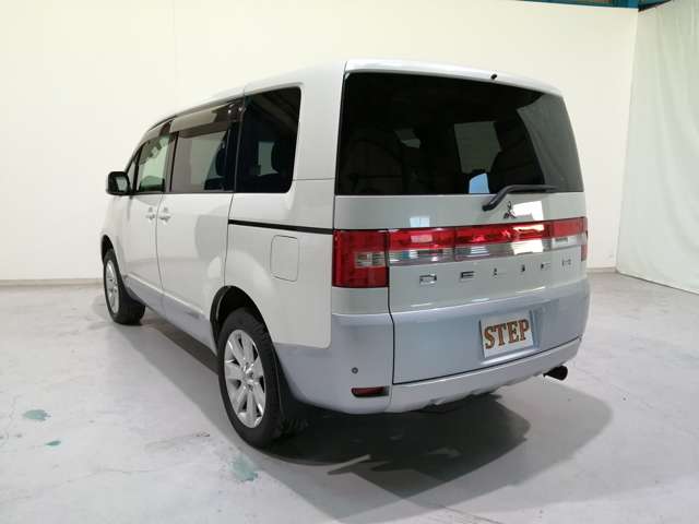 2010 Mitsubishi Delica D:5 – thumbnail 4
