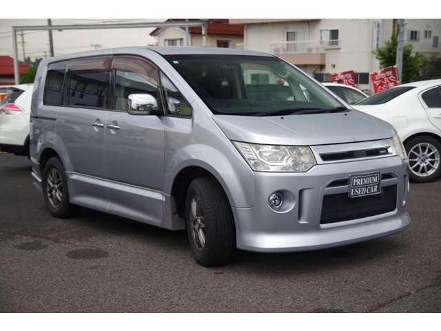 2011 Mitsubishi Delica D:5 – thumbnail 4