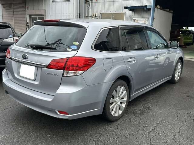 2011 Subaru Legacy Touring Wagon – thumbnail 4