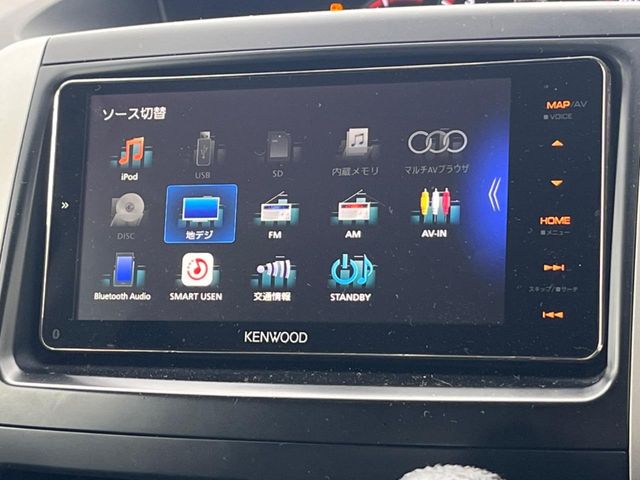 2011 Toyota Voxy – thumbnail 4