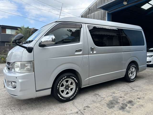 2008 Toyota Hiace – thumbnail 4