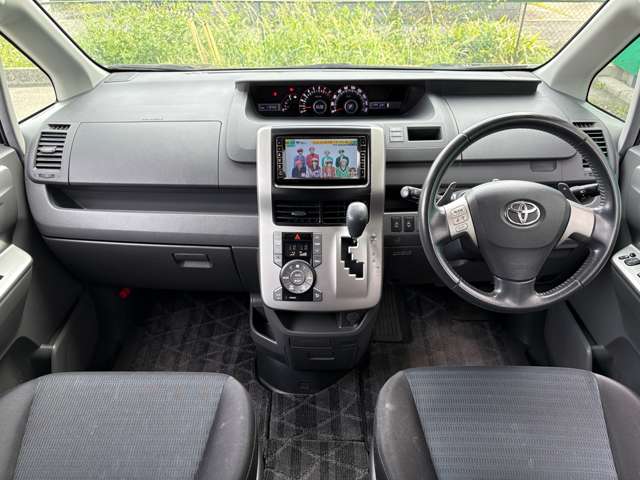 2009 Toyota Voxy – thumbnail 4