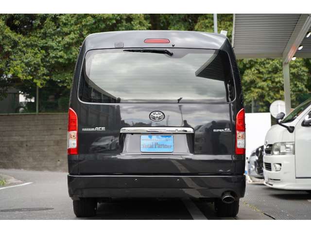 2008 Toyota Hiace – thumbnail 3