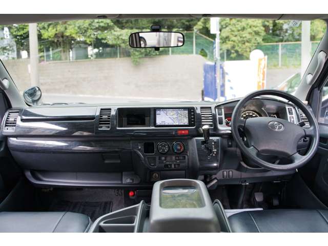 2008 Toyota Hiace – thumbnail 4