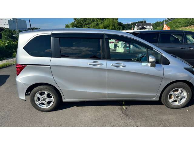 2011 Honda Freed – thumbnail 2