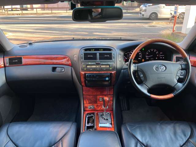 2004 Toyota Celsior – thumbnail 4