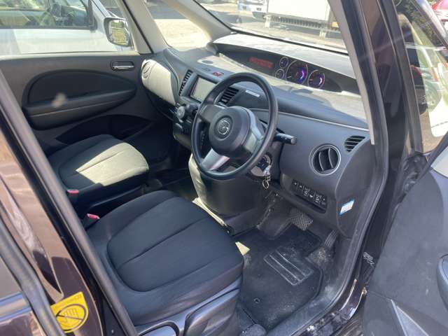 2011 Mazda Biante – thumbnail 2
