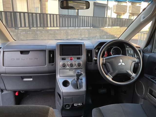 2011 Mitsubishi Delica D:5 – thumbnail 2
