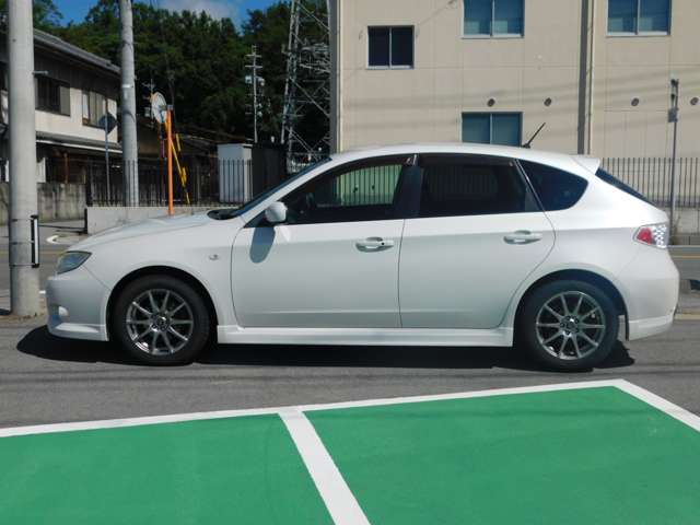 2009 Subaru Impreza Hatchback – thumbnail 2