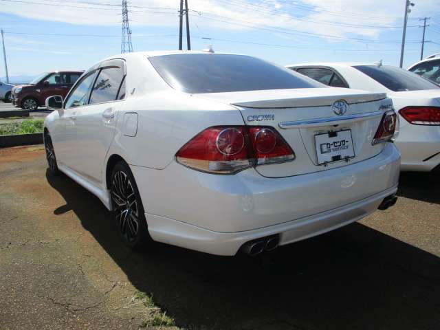 2010 Toyota Crown Athlete – thumbnail 2
