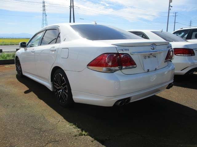 2010 Toyota Crown Athlete – thumbnail 4
