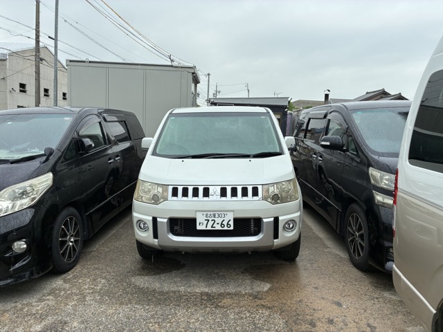 2010 Mitsubishi Delica D:5