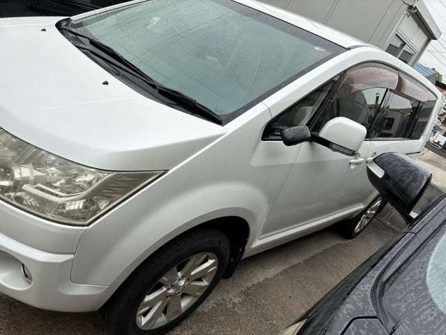 2010 Mitsubishi Delica D:5 – thumbnail 2