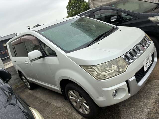 2010 Mitsubishi Delica D:5 – thumbnail 3