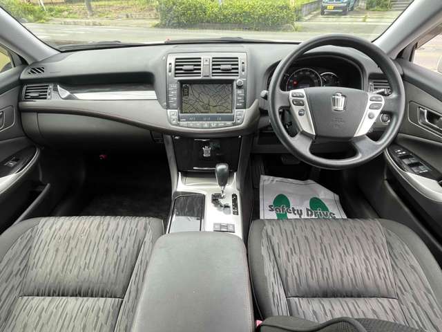 2011 Toyota Crown Athlete – thumbnail 2