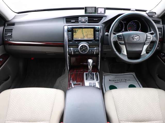 2011 Toyota Mark X – thumbnail 2