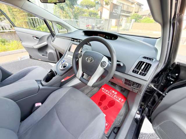 2011 Toyota Prius – thumbnail 2