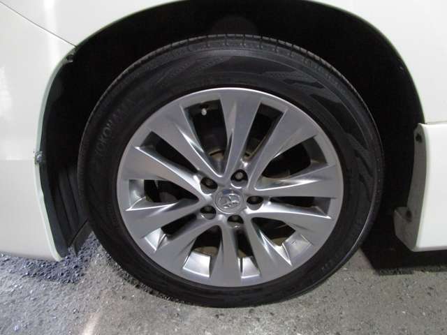 2011 Toyota Vellfire – thumbnail 2