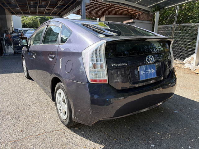 2011 Toyota Prius – thumbnail 3