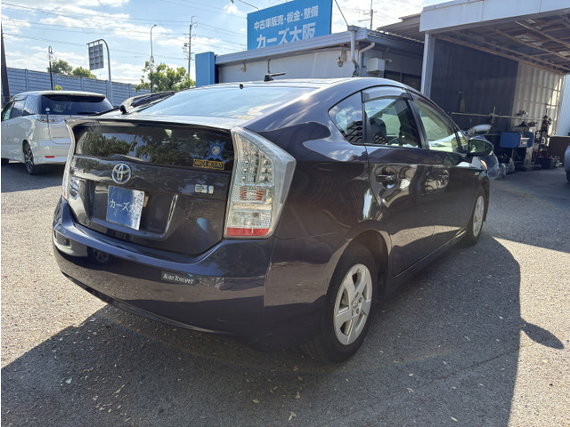 2011 Toyota Prius – thumbnail 4