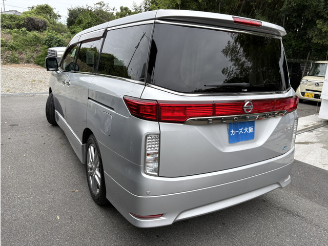 2011 Nissan Elgrand – thumbnail 3