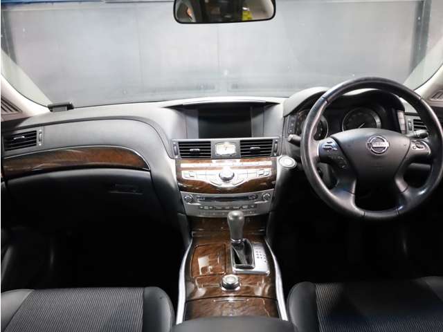 2010 Nissan Fuga – thumbnail 4