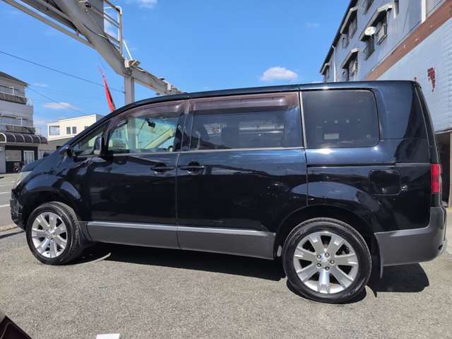 2008 Mitsubishi Delica D:5 – thumbnail 4