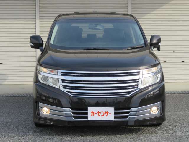 2010 Nissan Elgrand – thumbnail 2