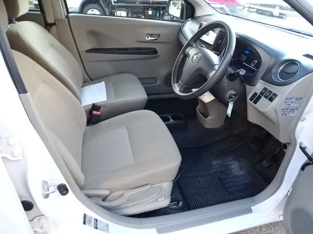 2011 Daihatsu Mira e:S – thumbnail 2