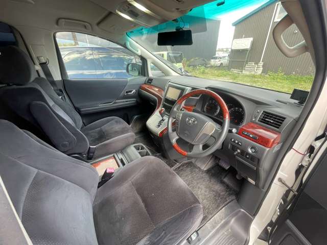 2009 Toyota Vellfire – thumbnail 4
