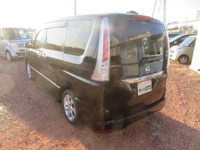 2011 Nissan Serena – thumbnail 4