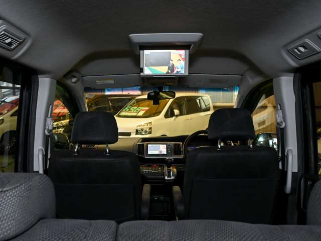 2011 Honda Stepwgn – thumbnail 4