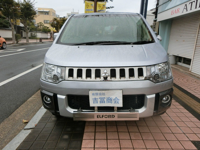 2008 Mitsubishi Delica D:5 – thumbnail 2