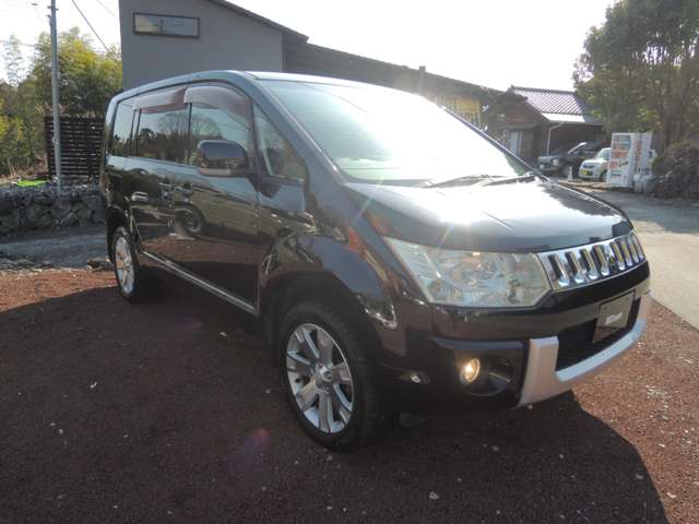 2011 Mitsubishi Delica D:5 – thumbnail 3