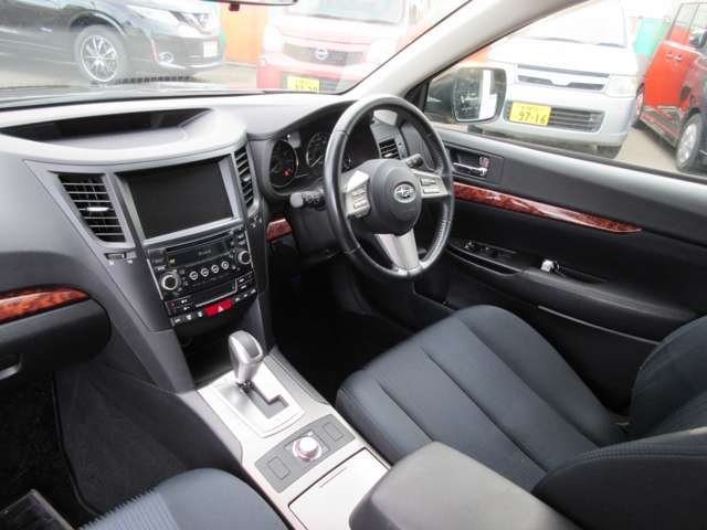 2011 Subaru Legacy Touring Wagon – thumbnail 4