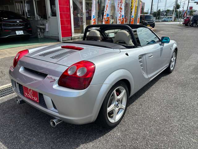 2004 Toyota MR-S – thumbnail 2