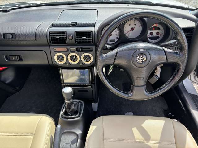 2004 Toyota MR-S – thumbnail 3
