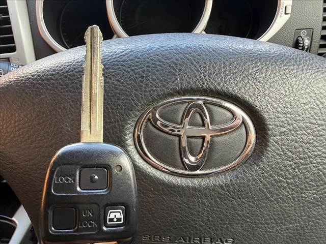 2006 Toyota Hilux Surf – thumbnail 3