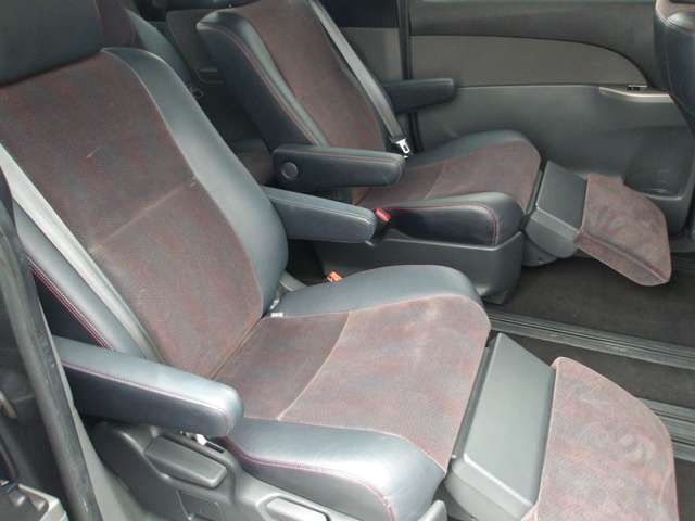 2011 Toyota Estima – thumbnail 2