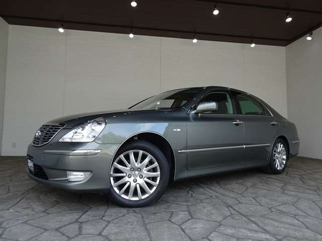 2005 Toyota Crown Majesta – thumbnail 2
