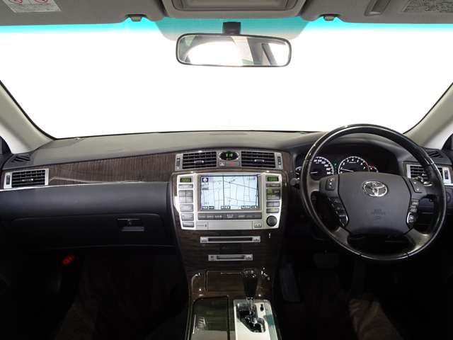 2005 Toyota Crown Majesta – thumbnail 3