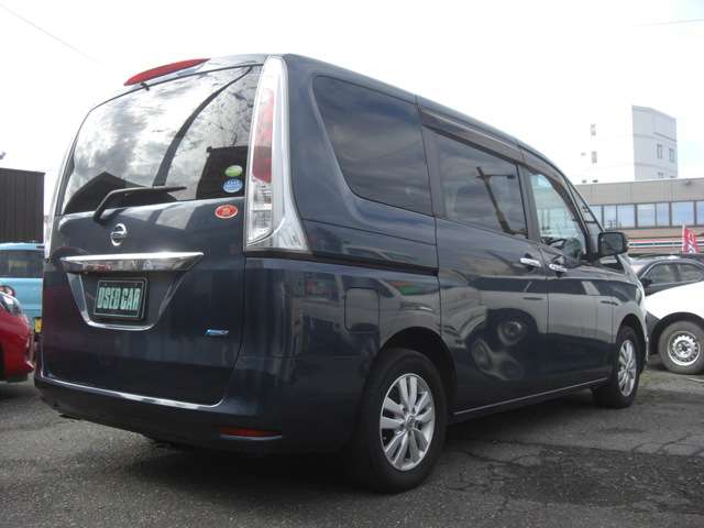 2011 Nissan Serena – thumbnail 3