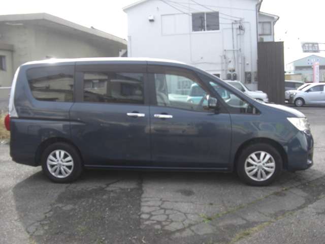 2011 Nissan Serena – thumbnail 4