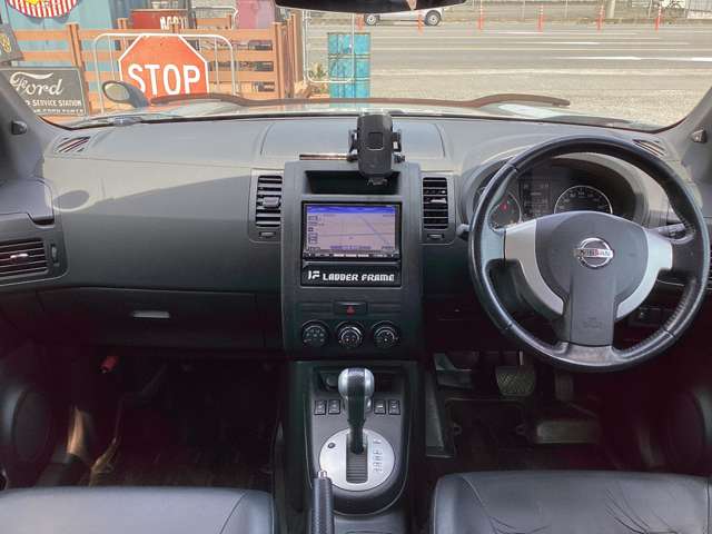 2011 Nissan X-Trail – thumbnail 2