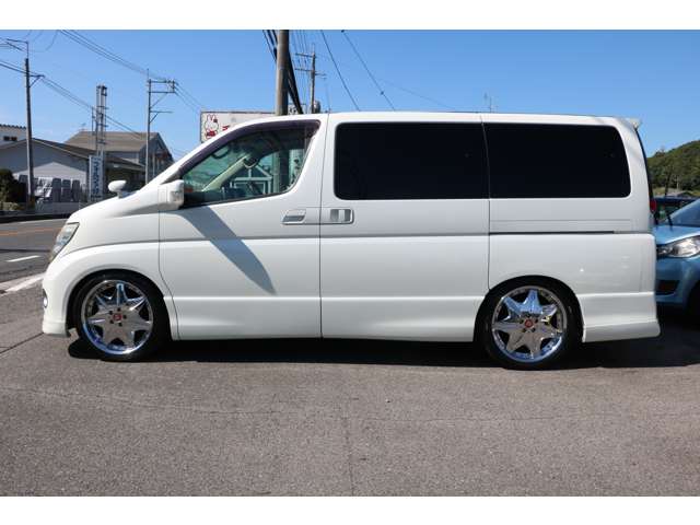 2007 Nissan Elgrand – thumbnail 2