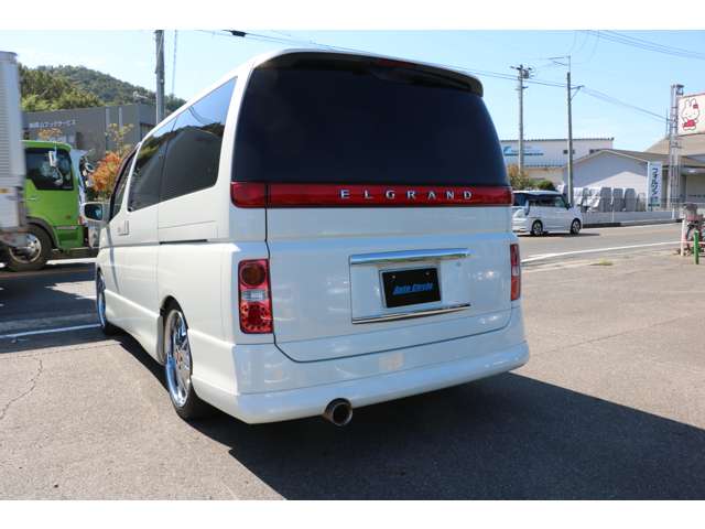 2007 Nissan Elgrand – thumbnail 4