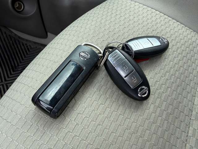 2011 Nissan March – thumbnail 4