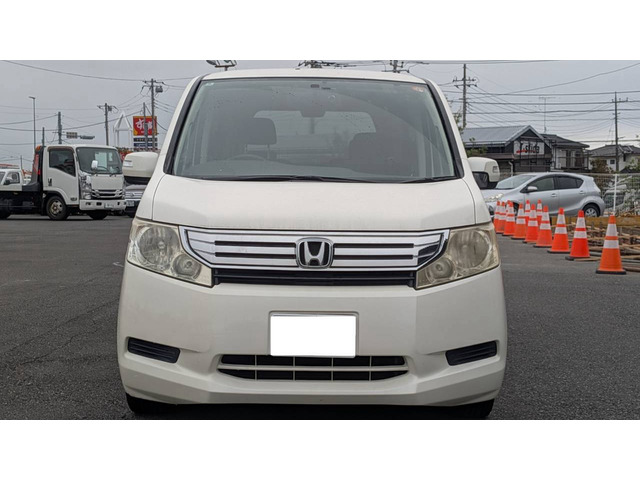 2010 Honda Stepwgn – thumbnail 3