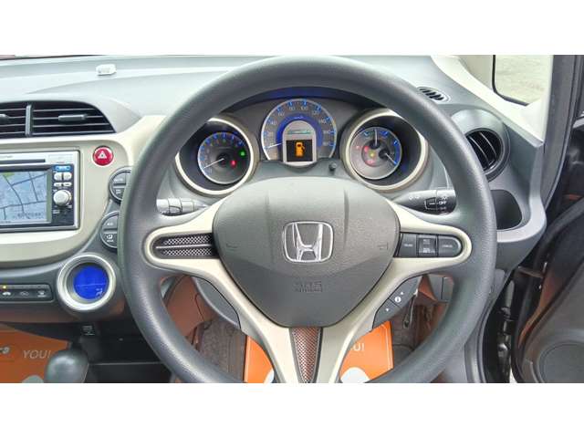2011 Honda Fit Hybrid – thumbnail 2