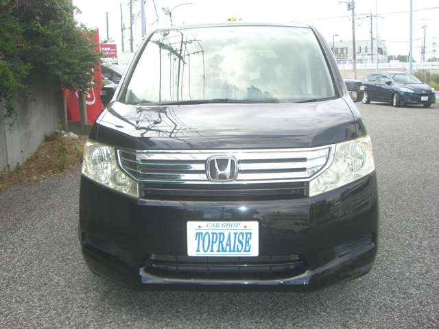 2011 Honda Stepwgn – thumbnail 2